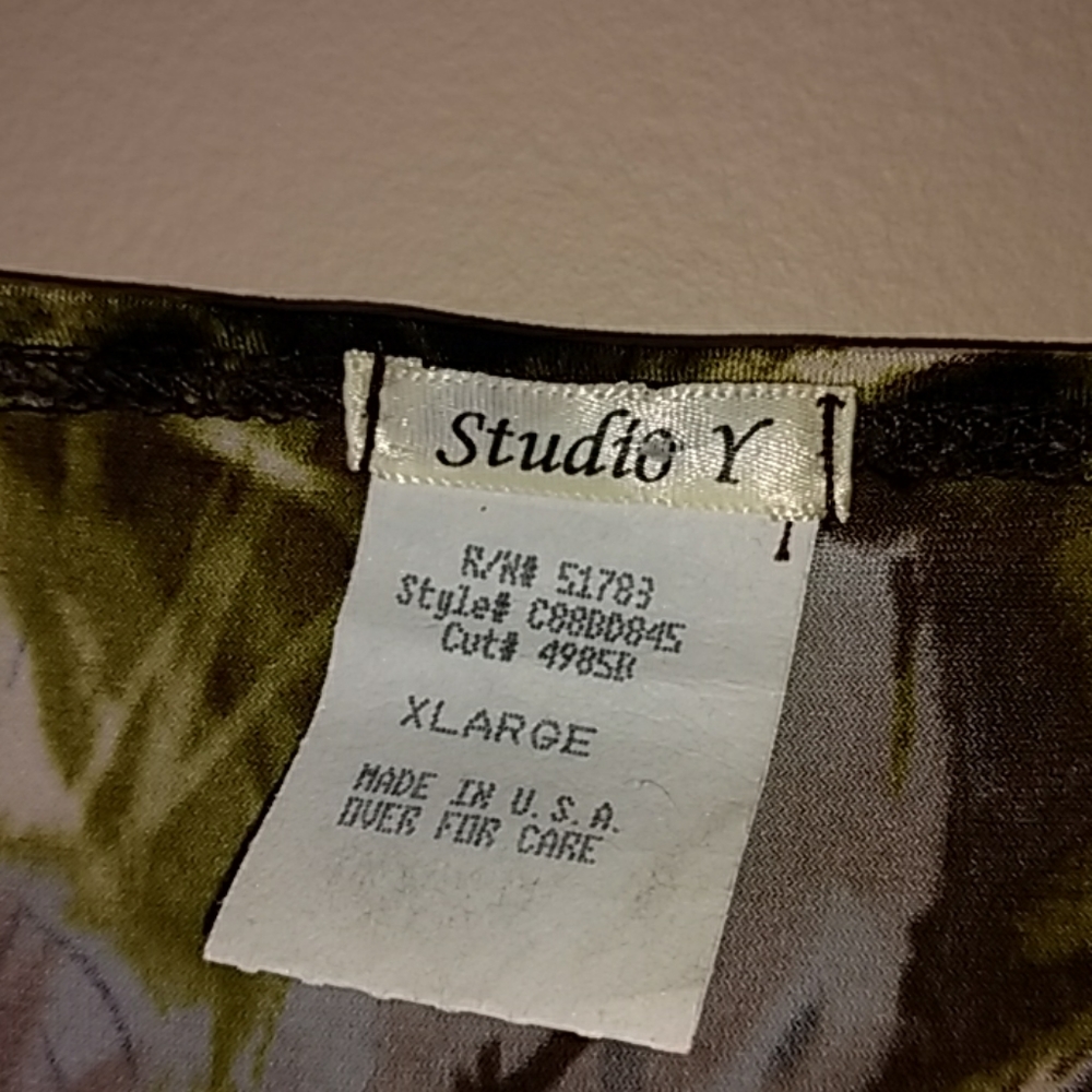 Studio Y Top - Picture 3 of 5